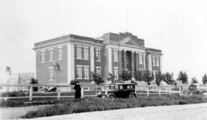 Le palais de justice à Amos en 1926. SHA - Coll. SHA