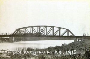 Le pont de fer en 1913. SHA - Fonds Pierre Trudelle
